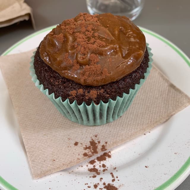 Photo of the dish “Chocolate cupcake con crema de cacahuete”