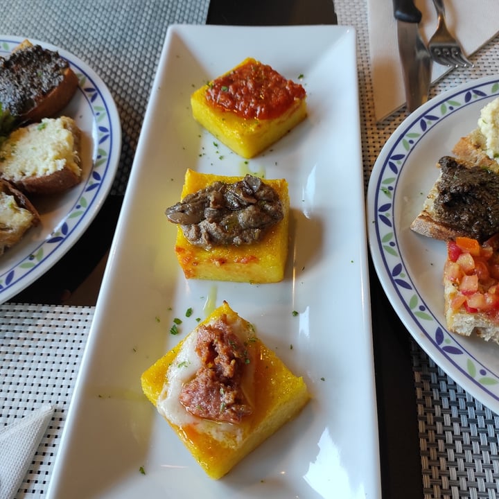 photo of Paradiso pizzeria Gelateria Polenta Trio shared by @tuscanvegan on  28 May 2022 - review