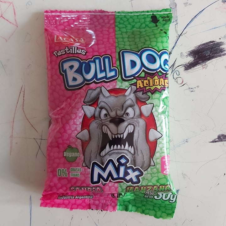 photo of Bull dog Pastillas ácidas sabor sandía/manzana shared by @-ness on  27 Jul 2022 - review