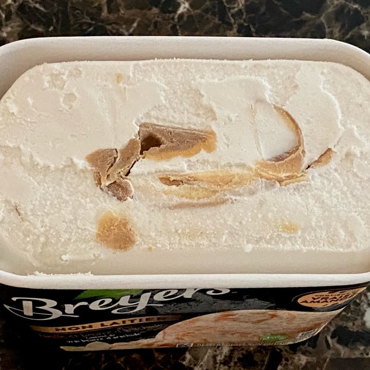 photo of Breyers Non Dairy Vanilla & Peanut Butter Ice Cream shared by @6ixvegan on  04 Dec 2021 - review