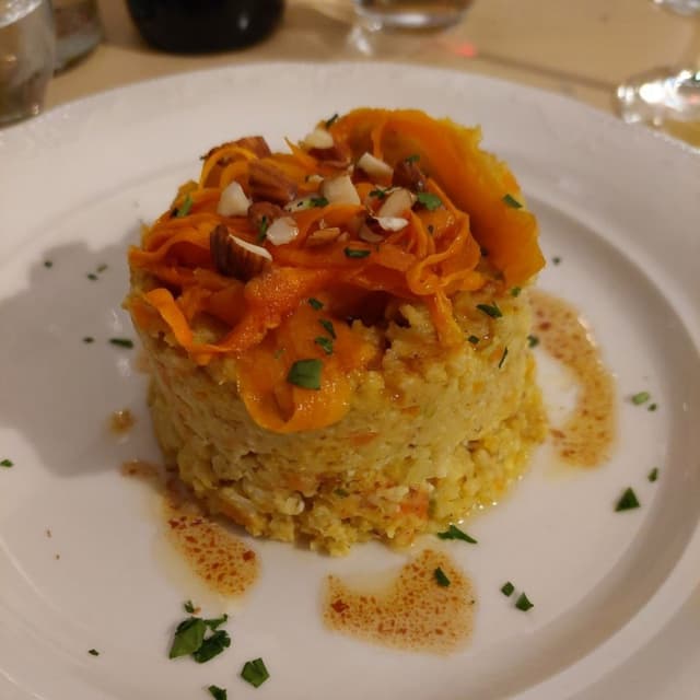 菜肴“Tortino di miglio con carote e mandorle”的照片