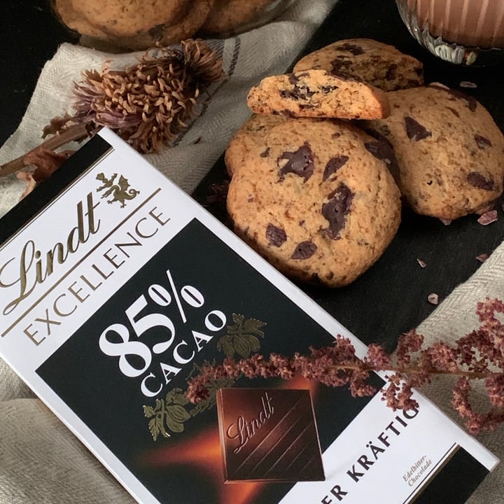photo of Lindt Excellence 85% Cocoa Dark shared by @naivoncake on  06 Feb 2021 - review