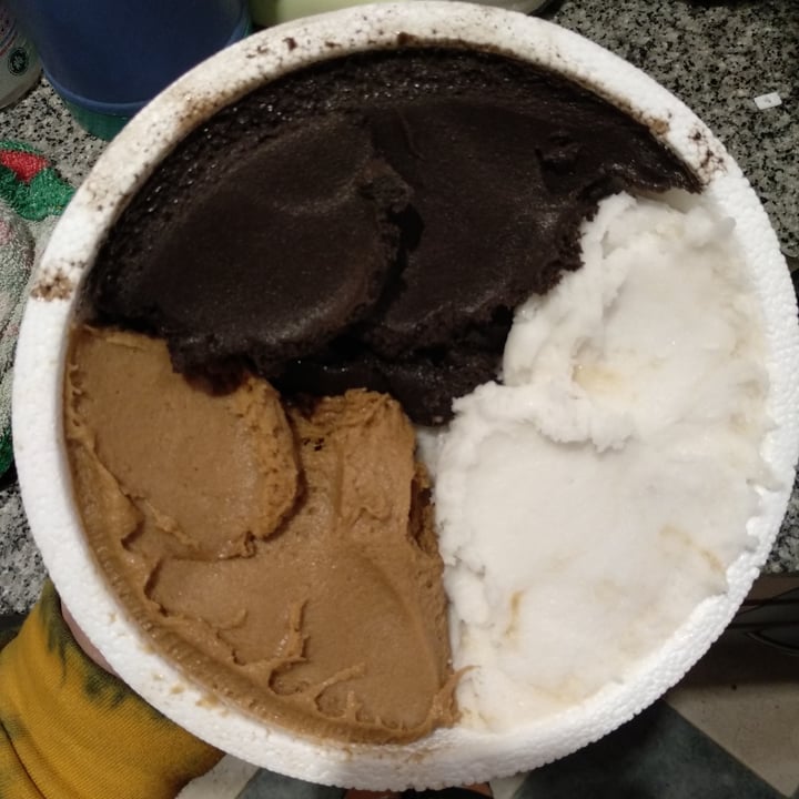 photo of Bramasole home Helado Sabor Coco Con Dulcw De Leche + Dulce De Leche shared by @natalencio on  10 Nov 2020 - review