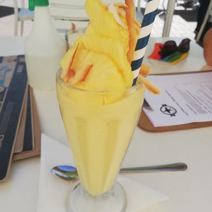 review photo of Surf Riders Cafe Vegan shakes shared by @stelana on 30 Jan 2022 - review