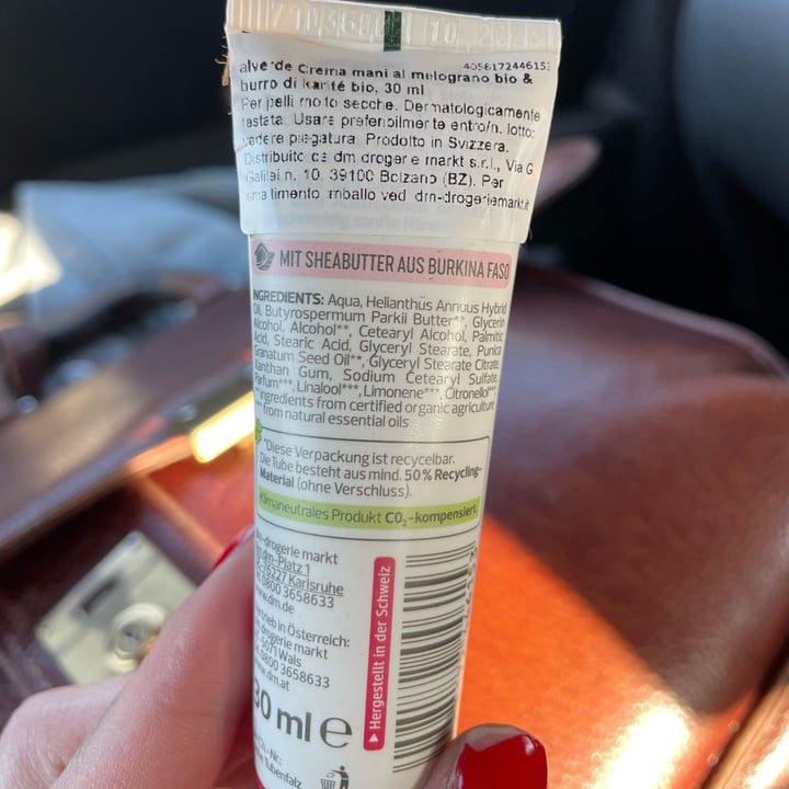 review photo of Alverde Naturkosmetik Intensiv Handcreme Bio-Granatapfel & Bio-Karitébutter shared by @lullast on 30 Apr 2022 - review