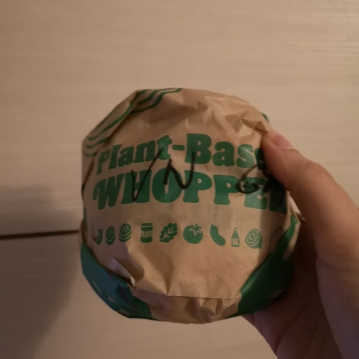 photo of Burger King Plant based whopper shared by @miriammotta on  07 May 2022 - review
