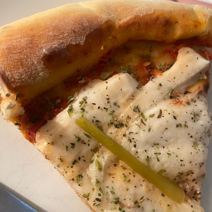 review photo of Perro Negro Burgers pizza vegana shared by @aboysofia on 08 Oct 2022 - review