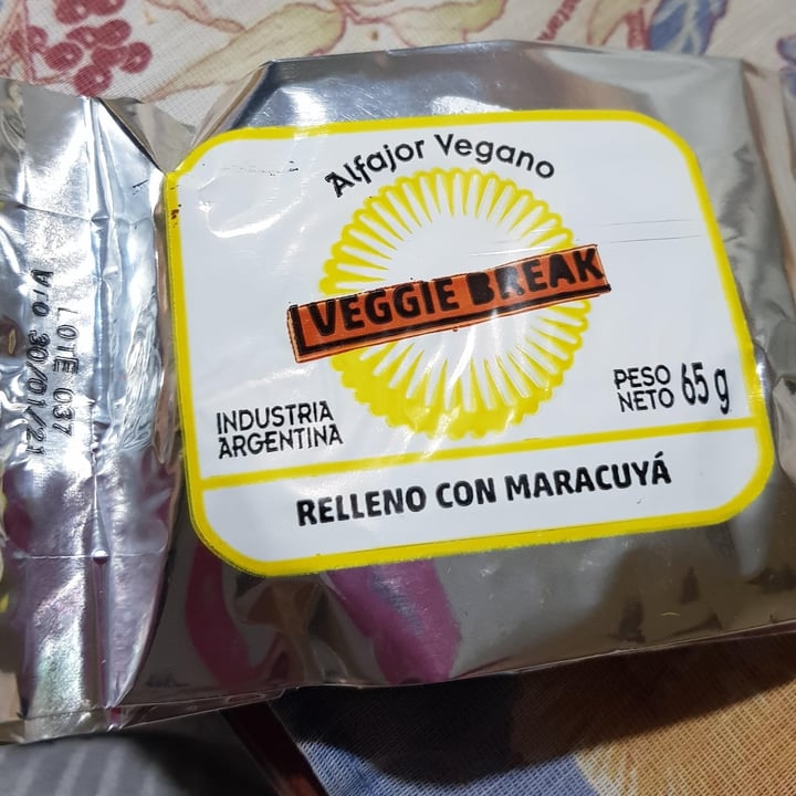 photo of Veggie Break Alfajor Vegano Relleno De Maracuya shared by @bauciss on  01 May 2021 - review