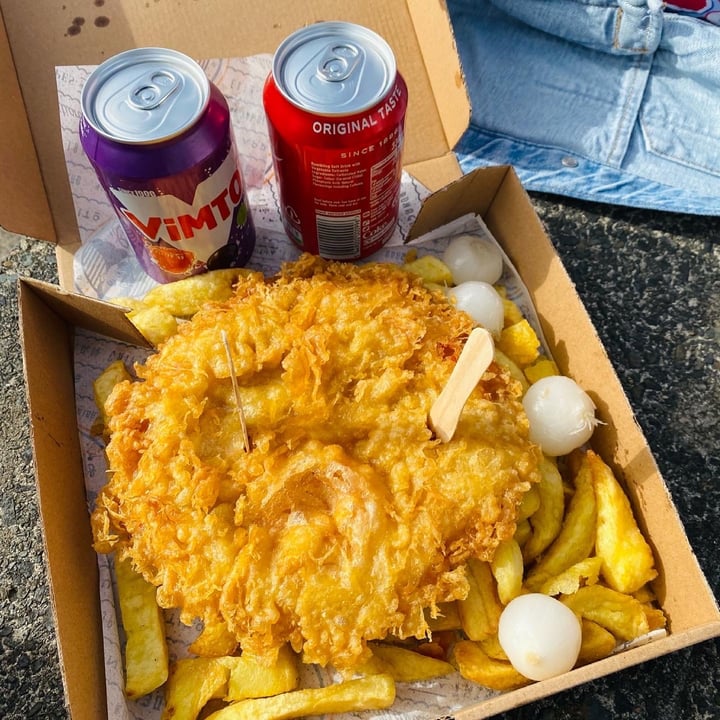 review photo of Gino's Fryer Vegan Pizza Crunch shared by @hmainpolly on 31 May 2021 - review