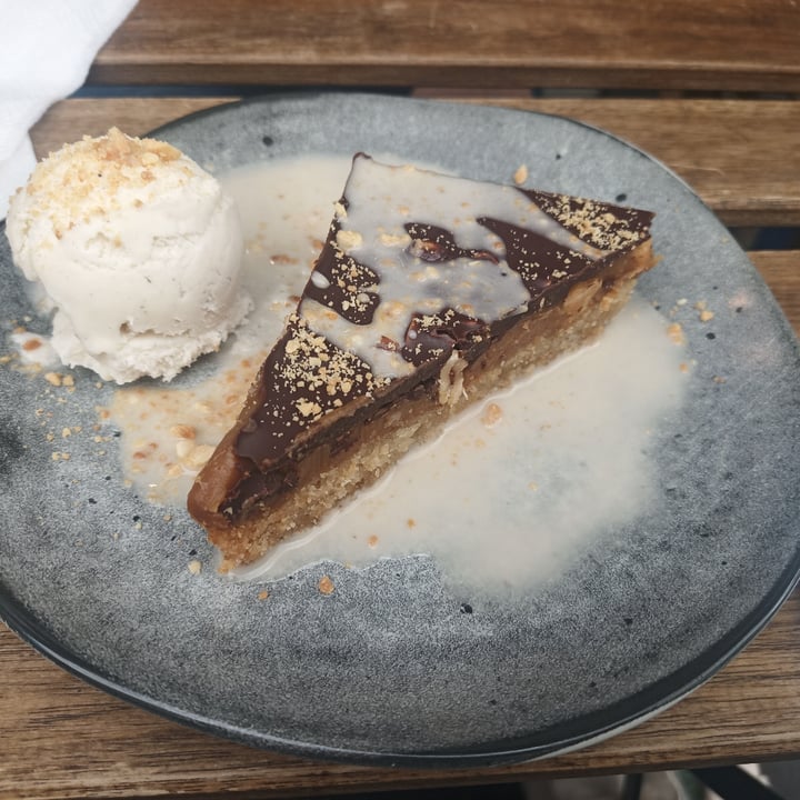 photo of Aujourd'hui Demain Pastel Caramelo Con Nieve shared by @windowmaker1 on  23 May 2021 - review
