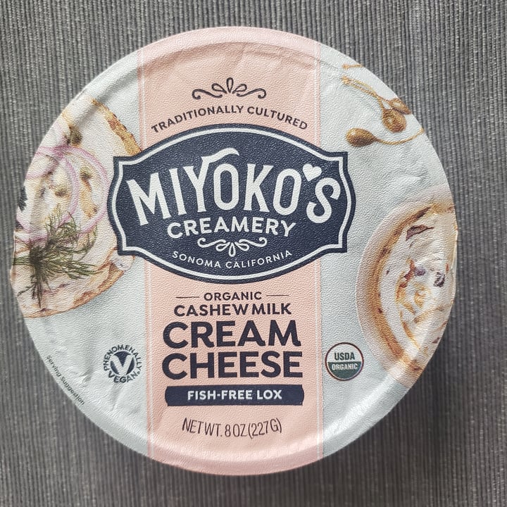 review photo of Trader Joe's Vegan tzatziki dip shared by @doeshmoe1313 on 01 Jun 2022 - review