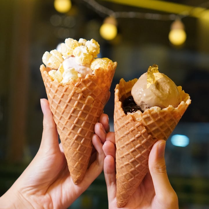 review photo of Well Loft Raspberry Lemon Cheezecake Popcorn Ice Cream Cone shared by @jxvegjournal on 09 Dec 2020 - review