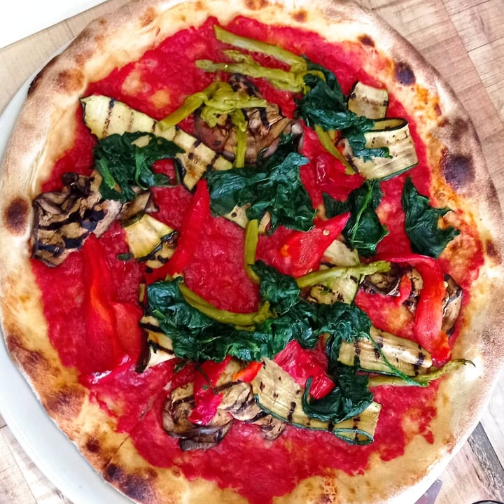 photo of Pizzeria Fuori Orario Pizza ortolana (senza Formaggi) shared by @lauracri on  30 Jun 2022 - review