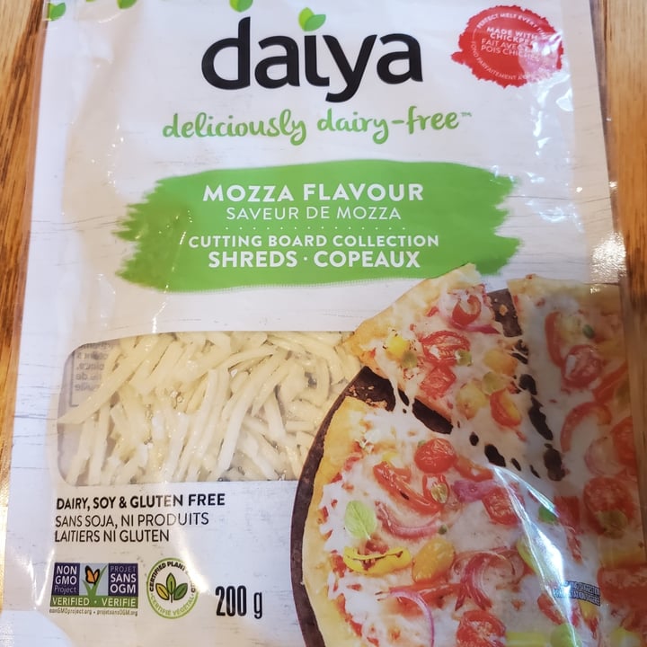 review photo of Daiya mozzarella style cutting board shreds shared by @magalinehemy on 23 Jul 2022 - review