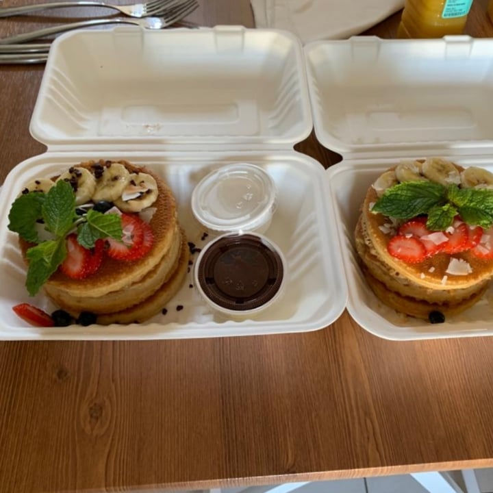 review photo of Juvenate Conscious Eatery Berry flapjacks shared by @salticrackers on 10 Nov 2022 - review