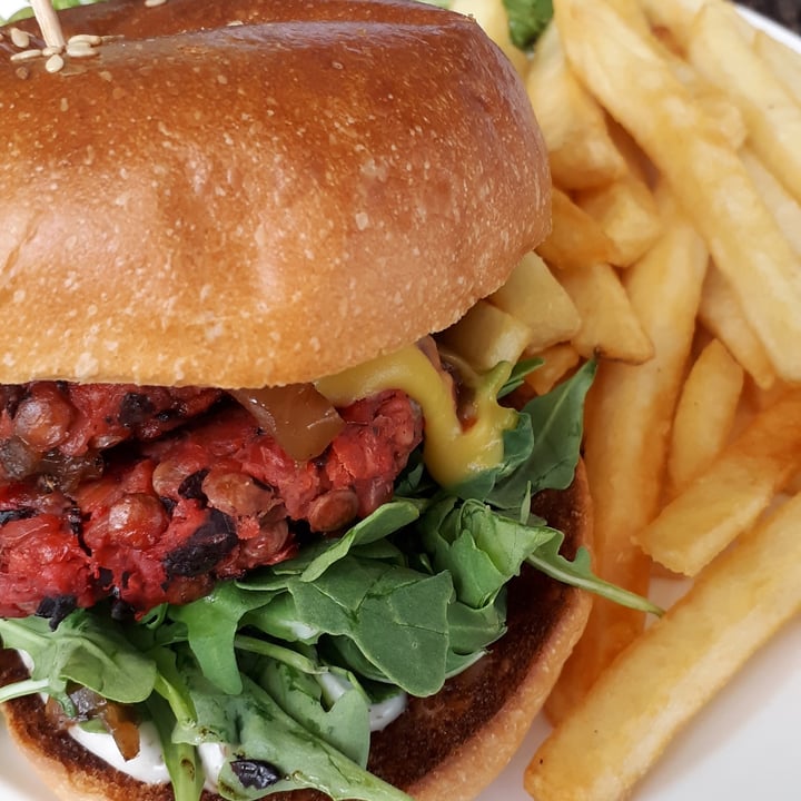 review photo of Privé Keppel Plant-based Papa Protein Burger shared by @epsilon-delta on 24 Dec 2020 - review