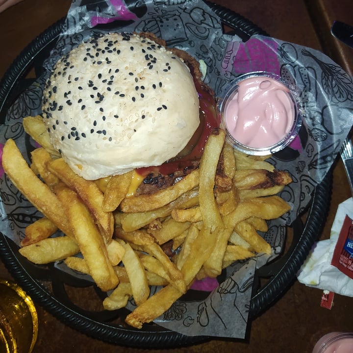 review photo of Lado V Hamburguesa modo diablo shared by @sonilive on 10 May 2022 - review