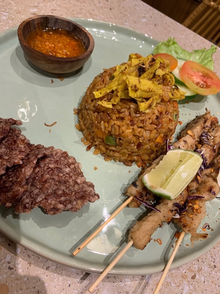 photo of Burgreens Pondok Indah Mall Vegan Fried Rice With Taichan shared by @rzfanya on  23 Nov 2019 - review