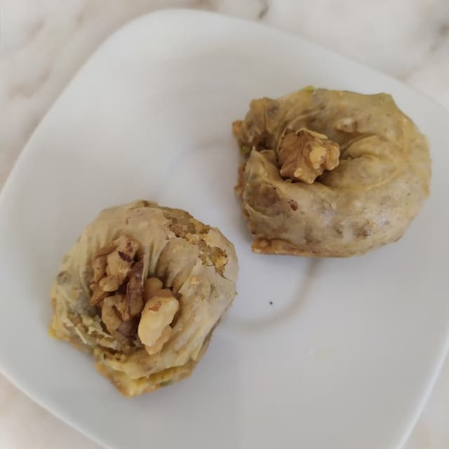 Foto del plato “baklava tipica turca con noci”
