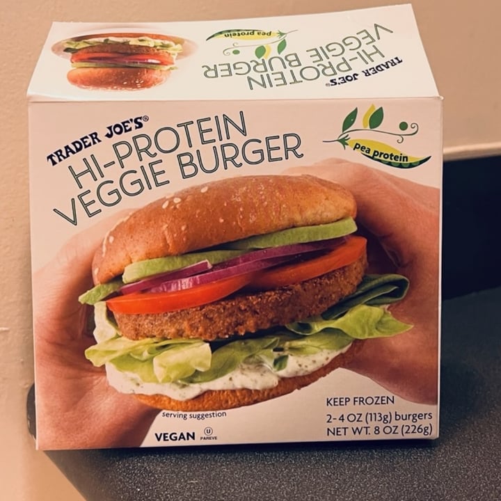photo of Trader Joe's High protein veggie burger shared by @magictaters on  26 May 2022 - review