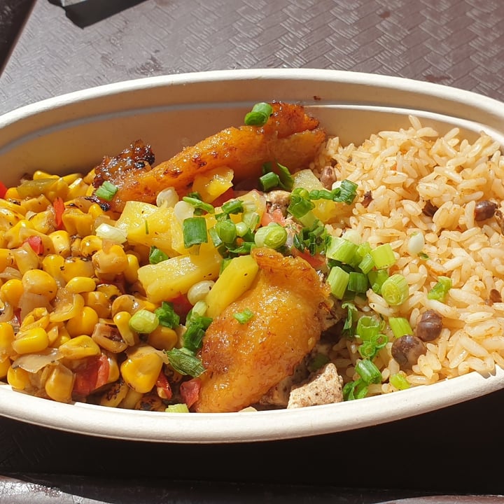 photo of Leaning Palms Tofu Rice Bowl shared by @lydiahawkins on  03 Dec 2022 - review