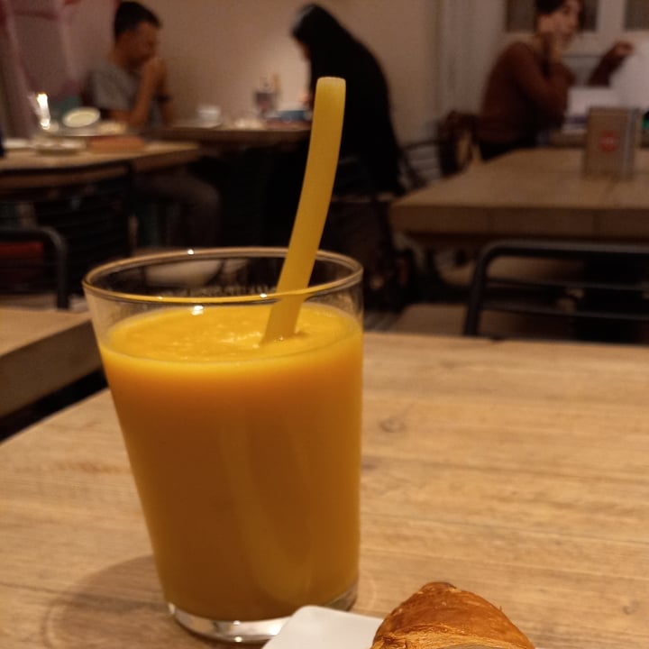 photo of Uno Caffé Olistico Mango Smoothie shared by @ericamiglio on  02 Nov 2022 - review