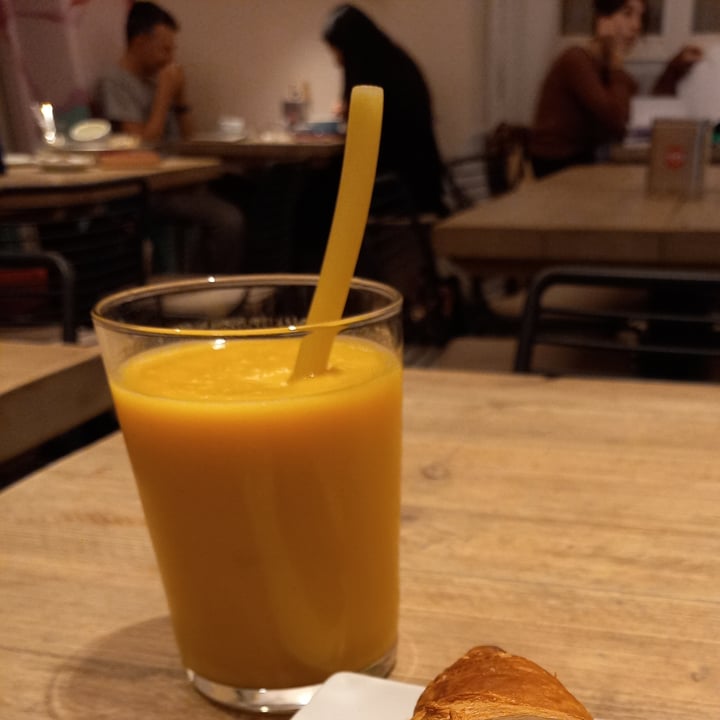 review photo of Uno Caffé Olistico Mango Smoothie shared by @ericamiglio on 02 Nov 2022 - review