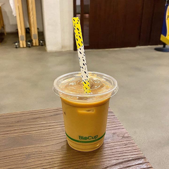 photo of Everyday Vegan Cafe Iced Oat Latte shared by @summerong on  17 Oct 2021 - review