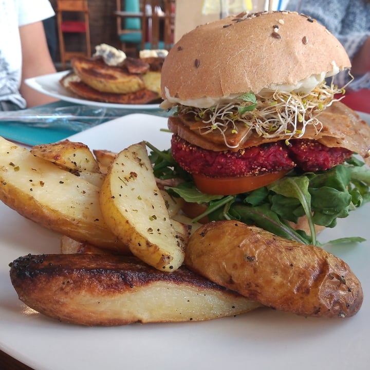 review photo of Páprika, Comé Sano Hamburguesa Paprika shared by @nahijaz on 03 Aug 2021 - review