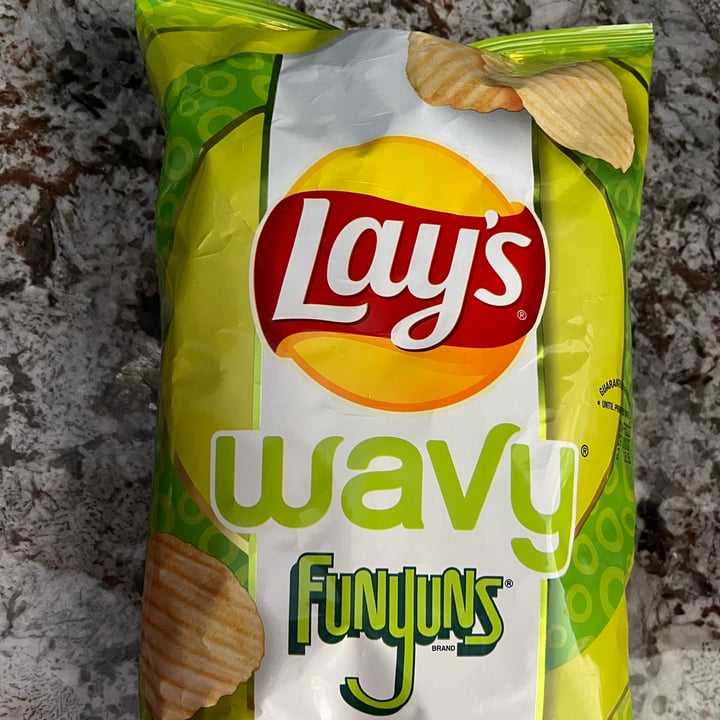 photo of Lay's Wavy Funyuns Onion flavored chips shared by @dallasandsophie on  03 Feb 2023 - review