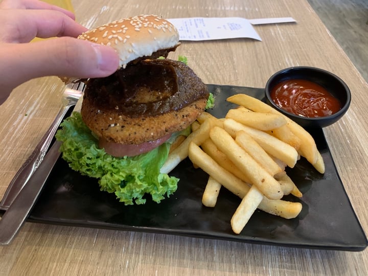 photo of GreenDot Westgate Black Pepper Soy Burger shared by @meowcolmx3 on  14 Mar 2020 - review