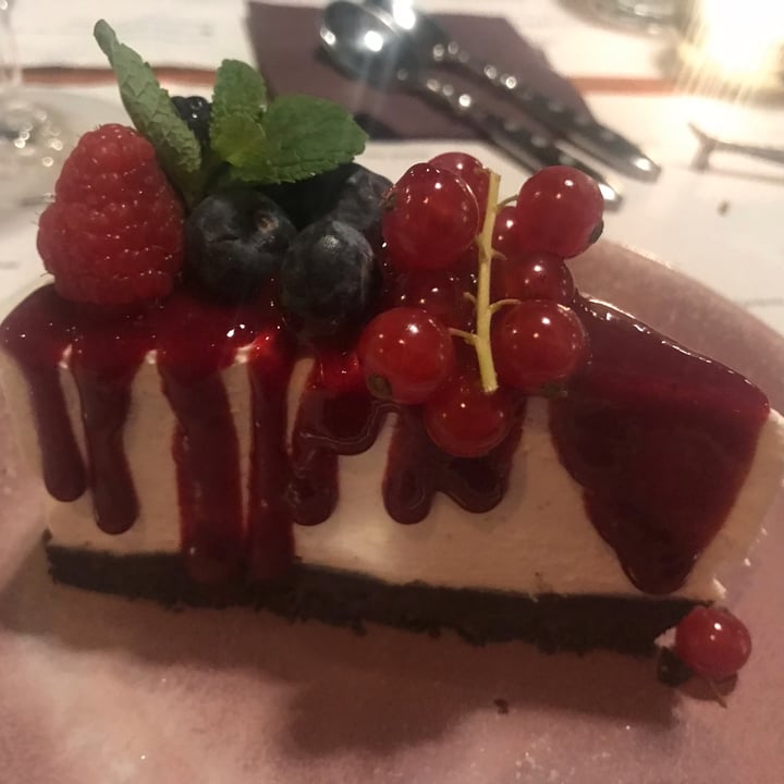 photo of Romeow Cat Bistrot White Cake shared by @niclaps on  01 Nov 2022 - review