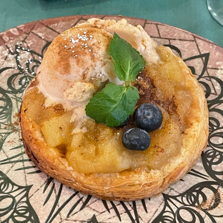 photo of Hakuna Matata Veggie Hojaldre de manzana con helado shared by @carmen14 on  26 Jan 2022 - review