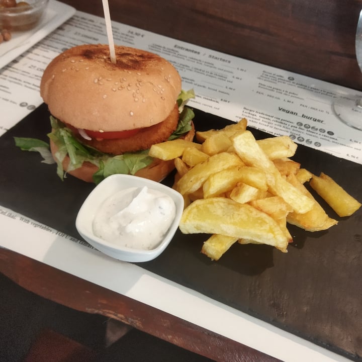 photo of Restaurante Hicuri Art Vegan Burger Estilo Pollo shared by @latahitiennevoyage on  16 Oct 2021 - review