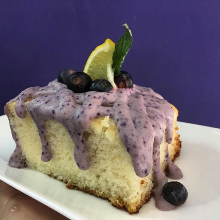 photo of Alma Dórica Torta de Limón con crema de tofu orgánico y arándanos shared by @jisifini on  02 Aug 2019 - review