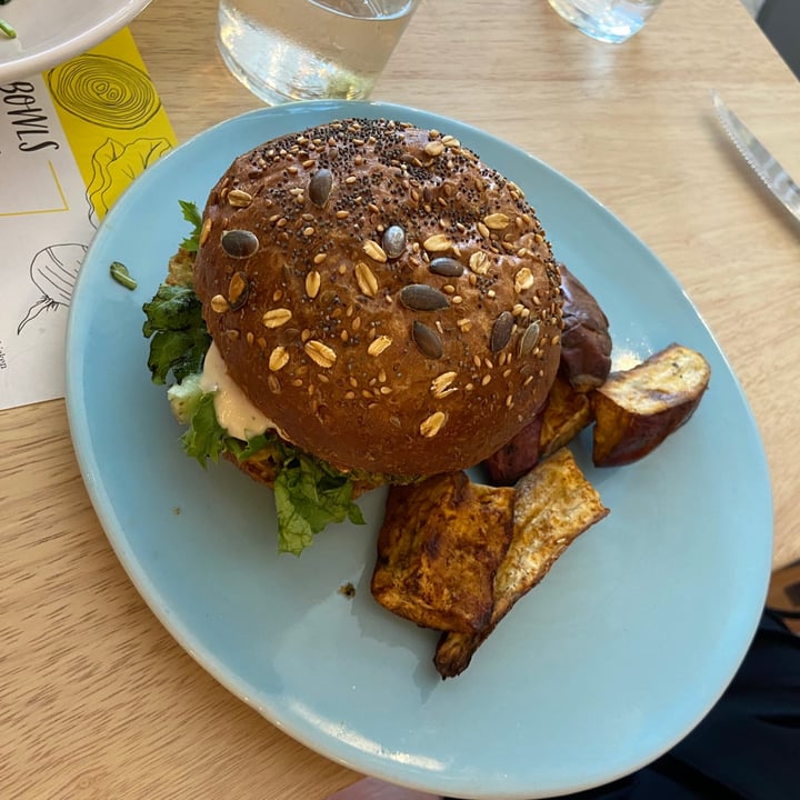 photo of Lexi's Healthy Eatery Warrior Burger shared by @leighclare29 on  23 Jan 2021 - review