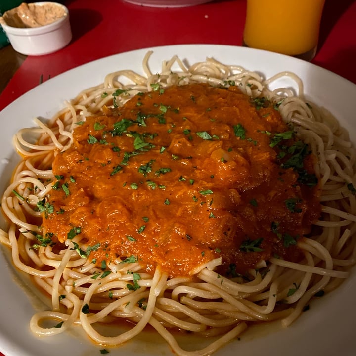 review photo of Helmut Bar Spaghetti con salsa fileto shared by @micaanrriquez on 18 Jun 2022 - review