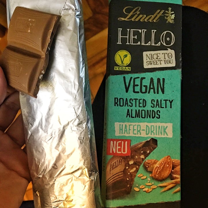 photo of Lindt Hello Vegan Roasted Salty Almonds shared by @lecosta on  26 Jan 2022 - review