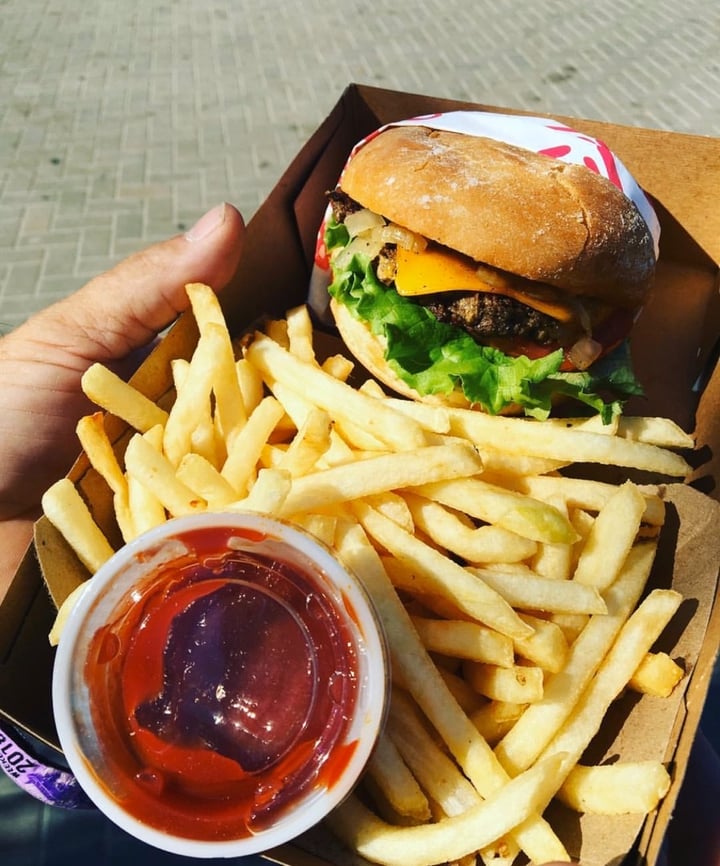 photo of Monty's Good Burger Impossible Burger shared by @beckyyy on  18 Jan 2020 - review
