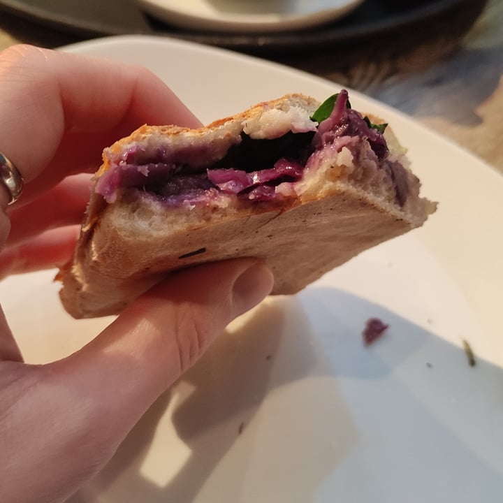 photo of Caffè Nero Vegan Festive Feast Panini shared by @c1ngl on  23 Dec 2022 - review