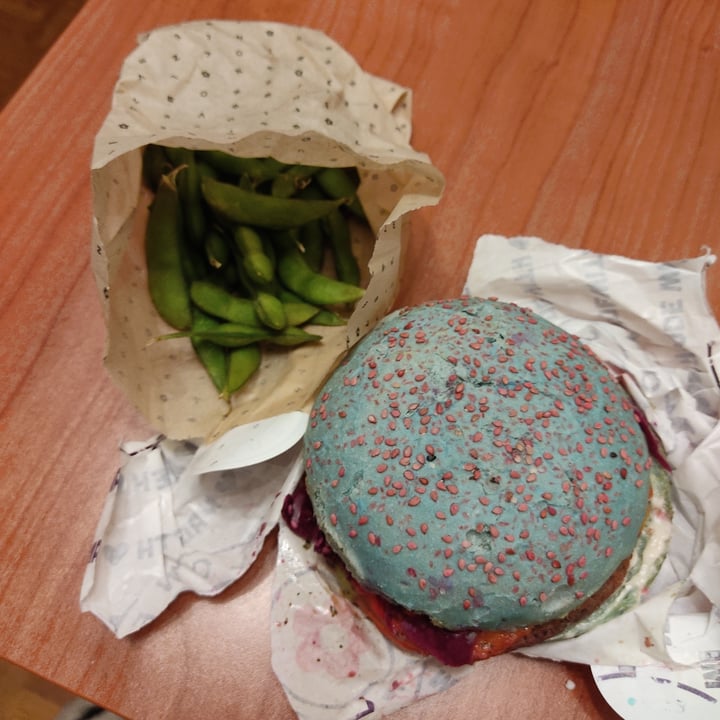 photo of Flower Burger Puffi Burger shared by @claudyoli on  10 May 2022 - review