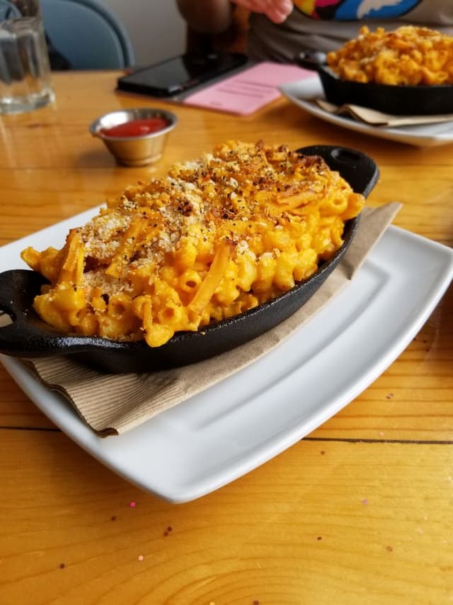 Photo of the dish “Buffalo Mac ‘n’ Cheeze”