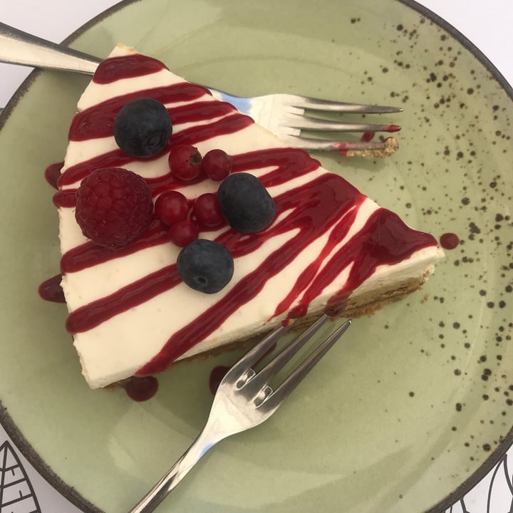 photo of Nativa Ristorante Cheesecake al cioccolato bianco e lamponi shared by @liatraballero on  14 May 2022 - review