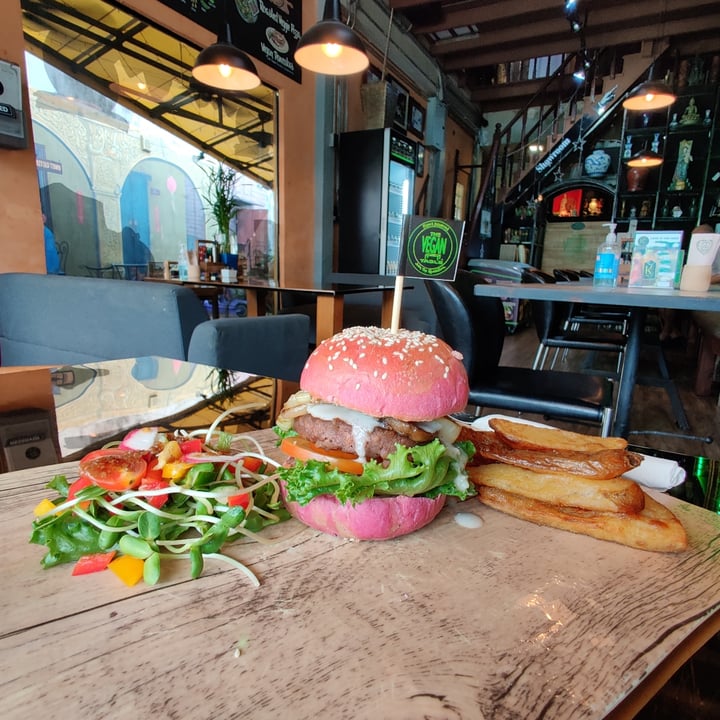 photo of The Vegan Table The Vegan Table Beyond Burger shared by @sabineb on  10 Apr 2022 - review