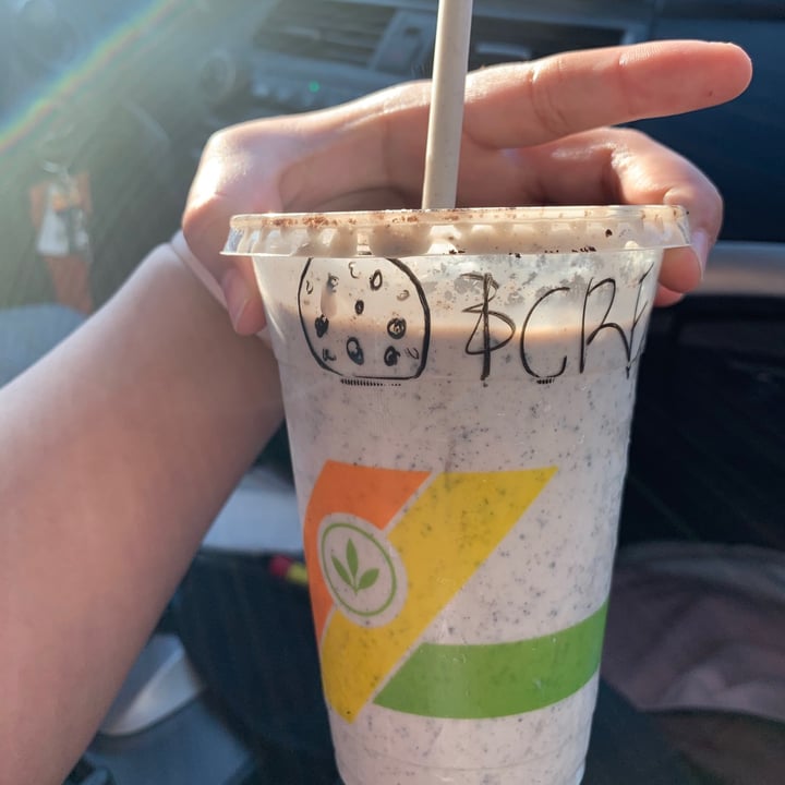 photo of Plant Power Fast Food Old Fashioned Milk Shake - Cookies & Cream shared by @iloveteady on  03 Nov 2020 - review
