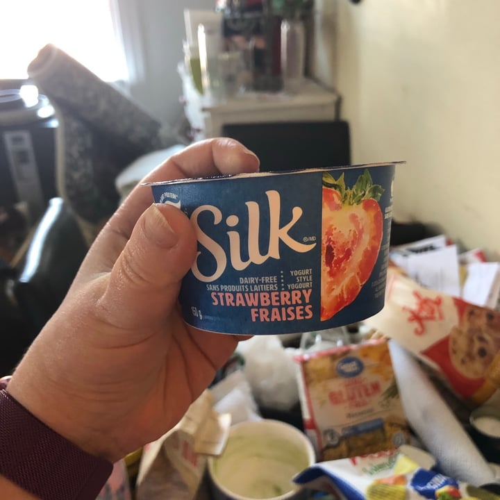 photo of Silk Strawberry Almondmilk Yogurt Alternative shared by @chayah on  20 Jan 2021 - review