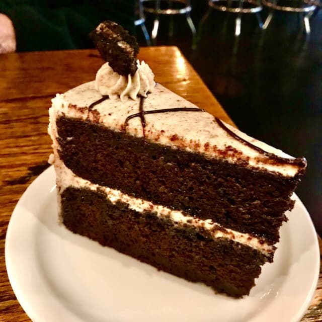 菜肴“Triple chocolate cake slice”的照片