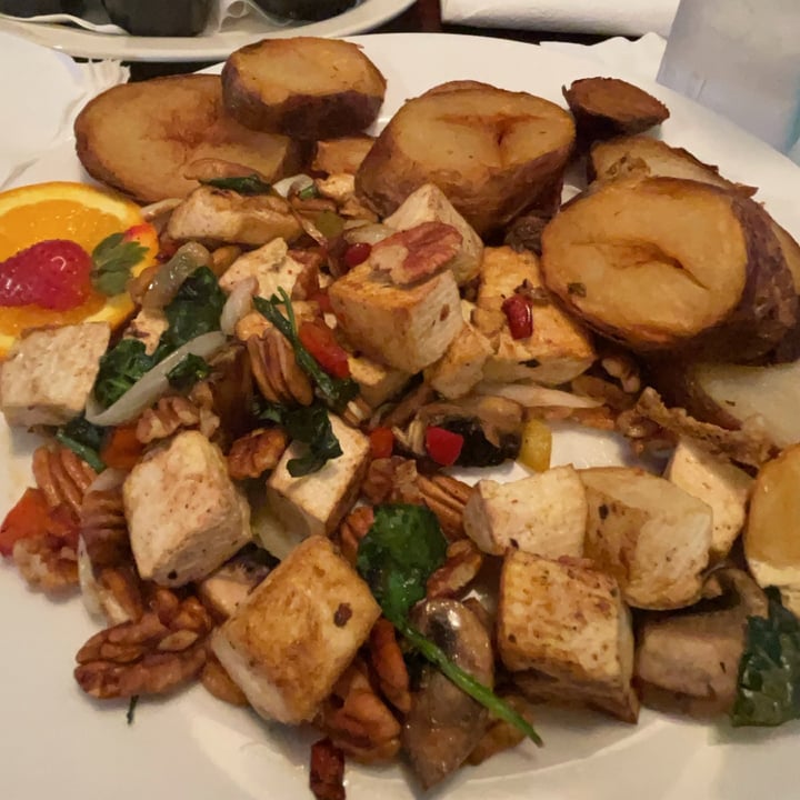 photo of Northwest Grille Vegan Tofu Scramble shared by @blc1234 on  11 Apr 2022 - review