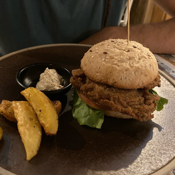 photo of Status Quo Burger di fungo panato shared by @alezoe on  31 Aug 2022 - review