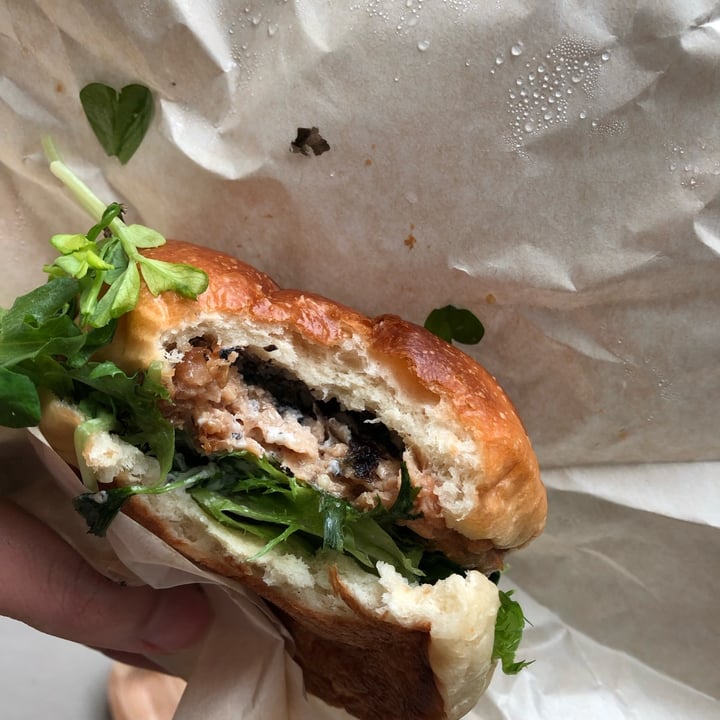 photo of 派特漢堡 黑金松露蘑菇堡 truffle mushrooms burger shared by @xxxiaxxx on  30 Jan 2023 - review